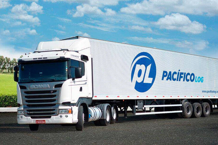 Caminhão para entrega de carga corporativo